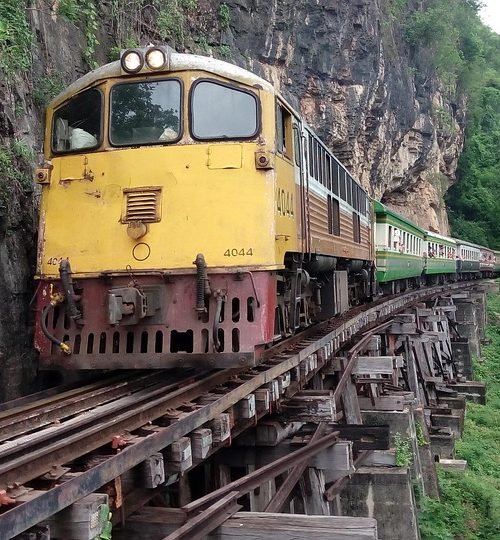 train-861407_960_720